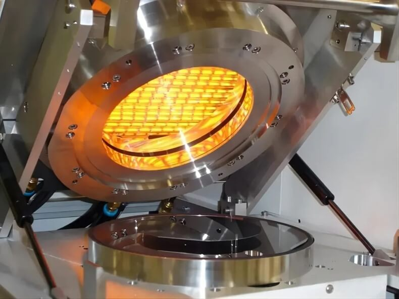 Temperature sensor for wafer tool